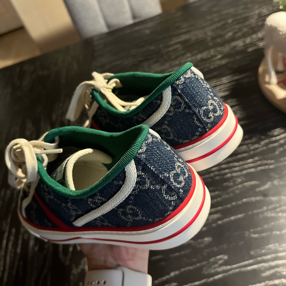 Gucci authentic 9.5 - Picture 2 of 6